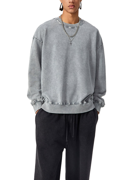 Streetwear model styling VÉRON Héritage Platine sweatshirt 