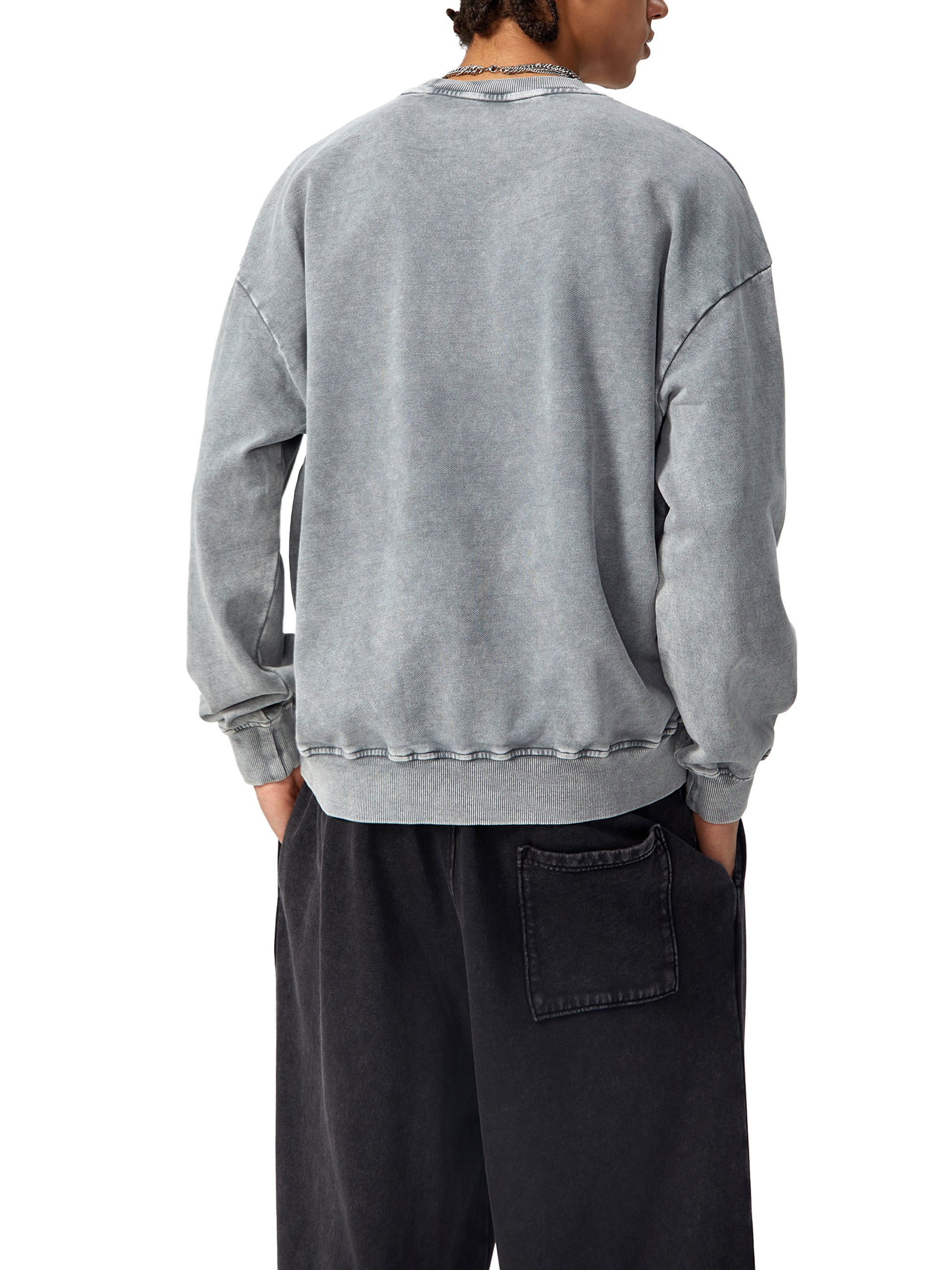 Streetwear model styling VÉRON Héritage Platine sweatshirt 2