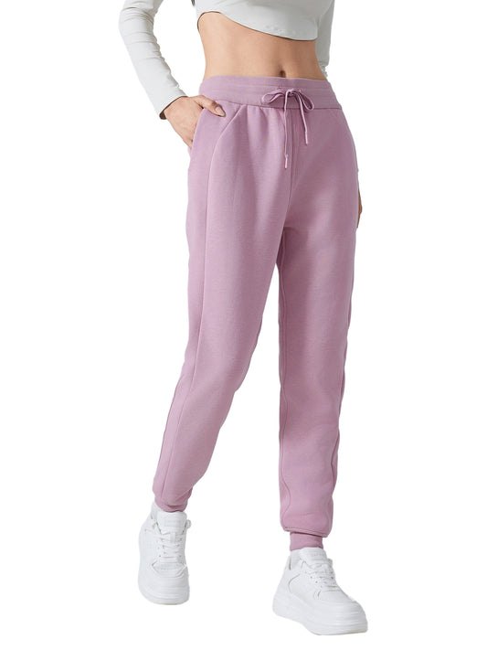 Model wearing VÉRON Noémie luxury streetwear pants with sneakers 1