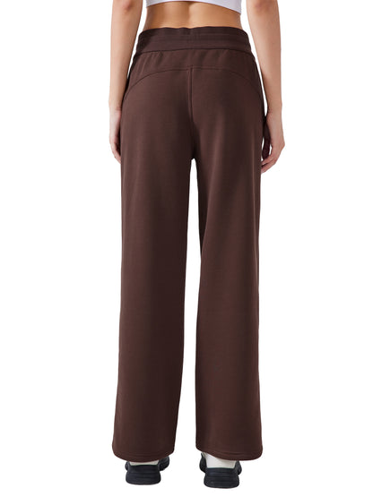 Model styling VÉRON Tourmaline pants 2