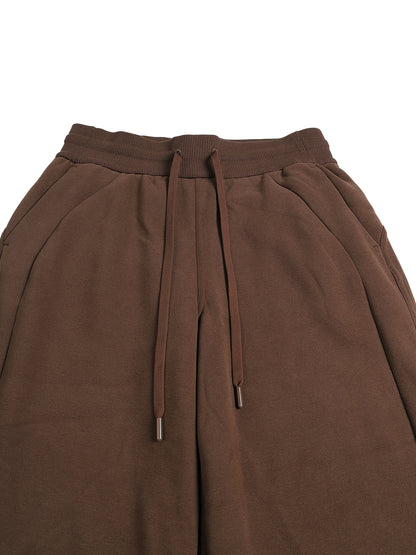 Close-up of VÉRON LA Plume waistband and fabric detail. 

