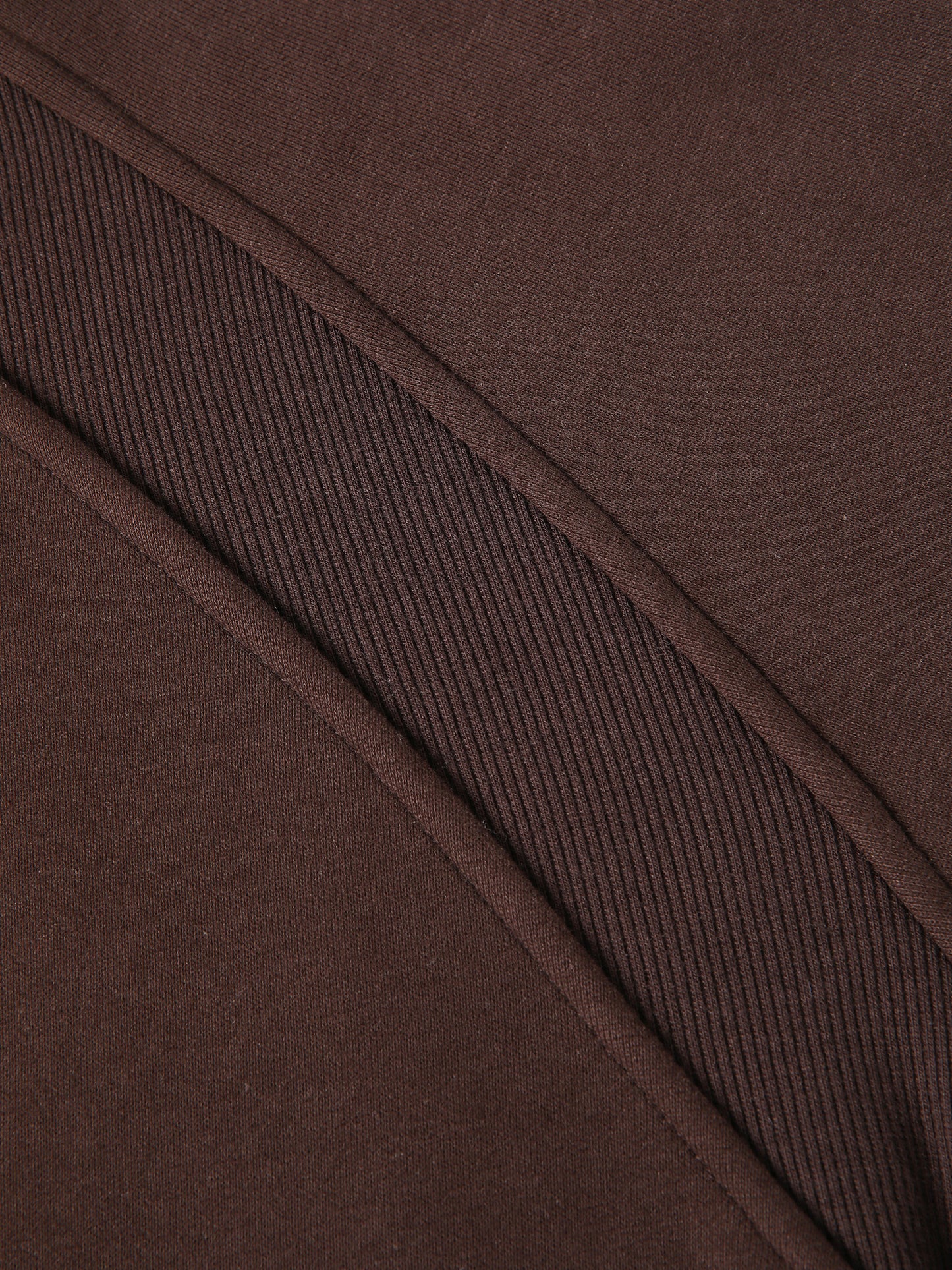 Close-up of zipper and fabric texture on VÉRON Medeline women's hoodie
6.