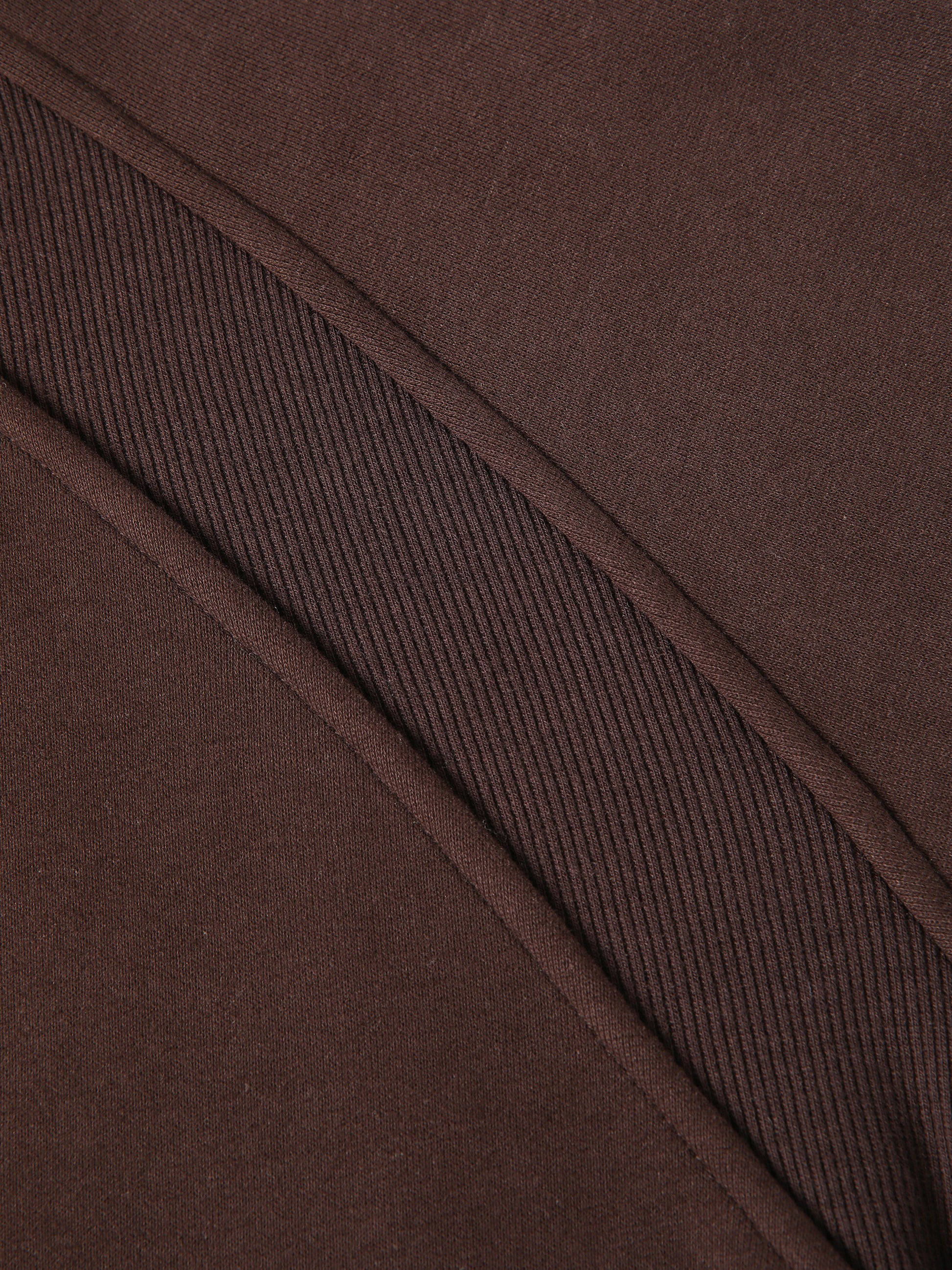 Close-up of zipper and fabric texture on VÉRON Medeline women's hoodie
6.