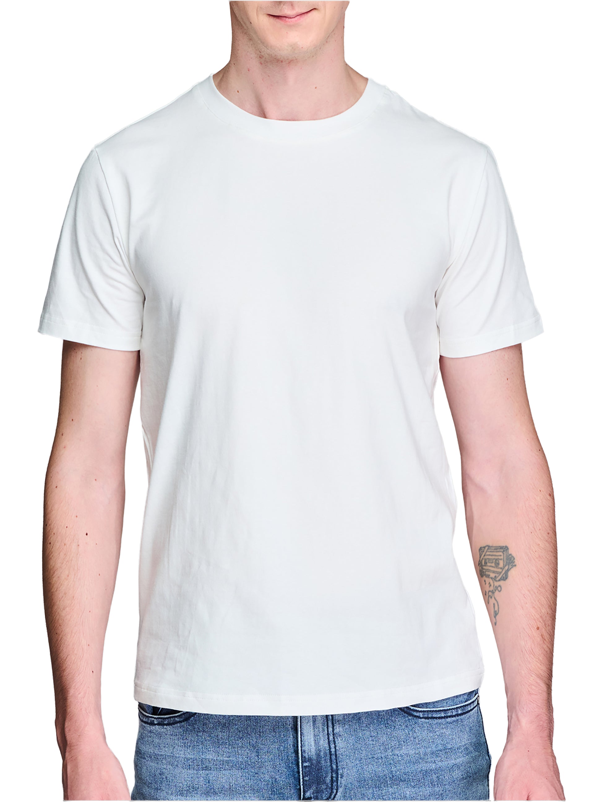 Model wearing VÉRON Adeline Tshirt