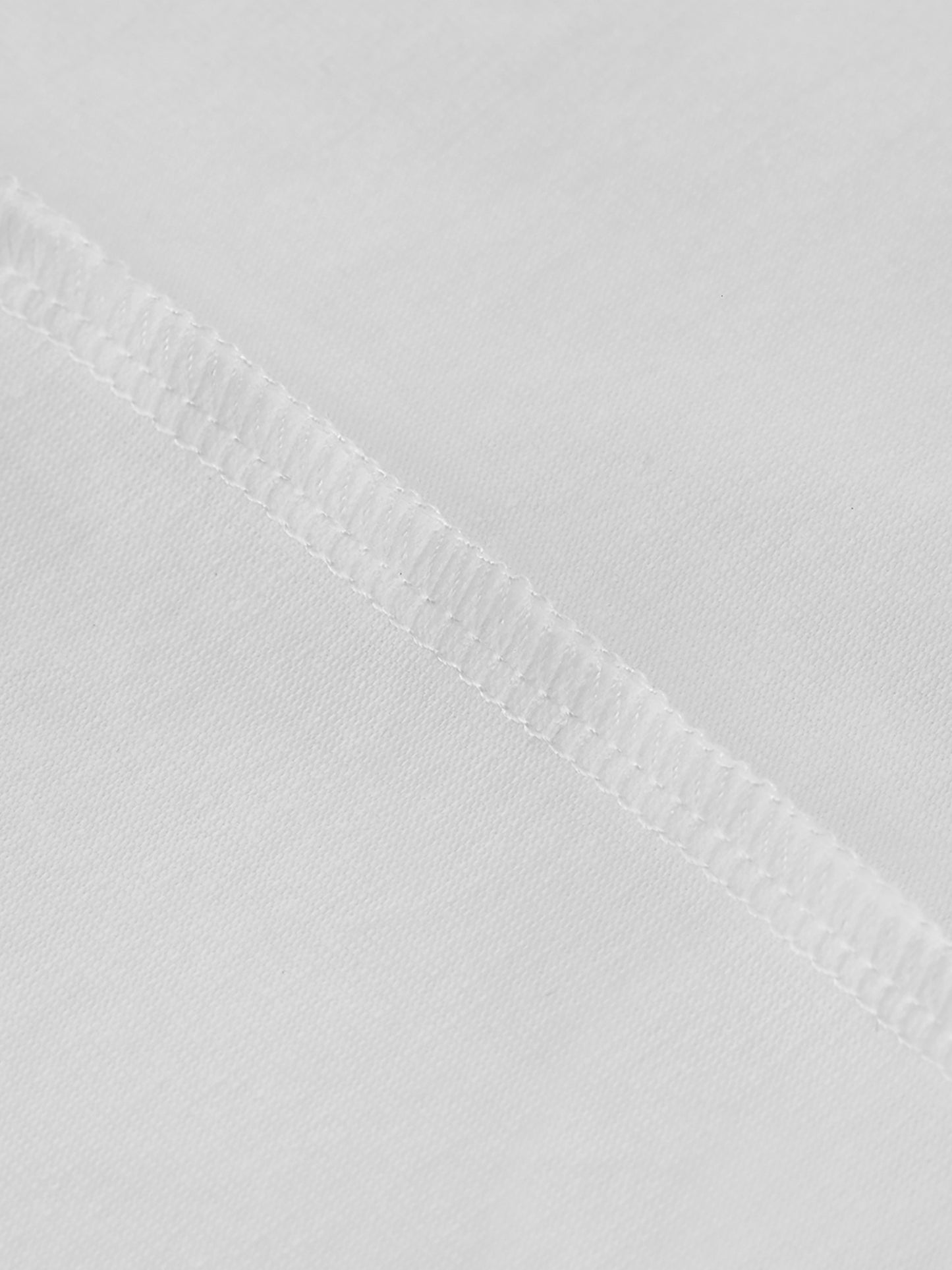 Close-up of VÉRON Adeline T-shirt soft premium fabric texture 3