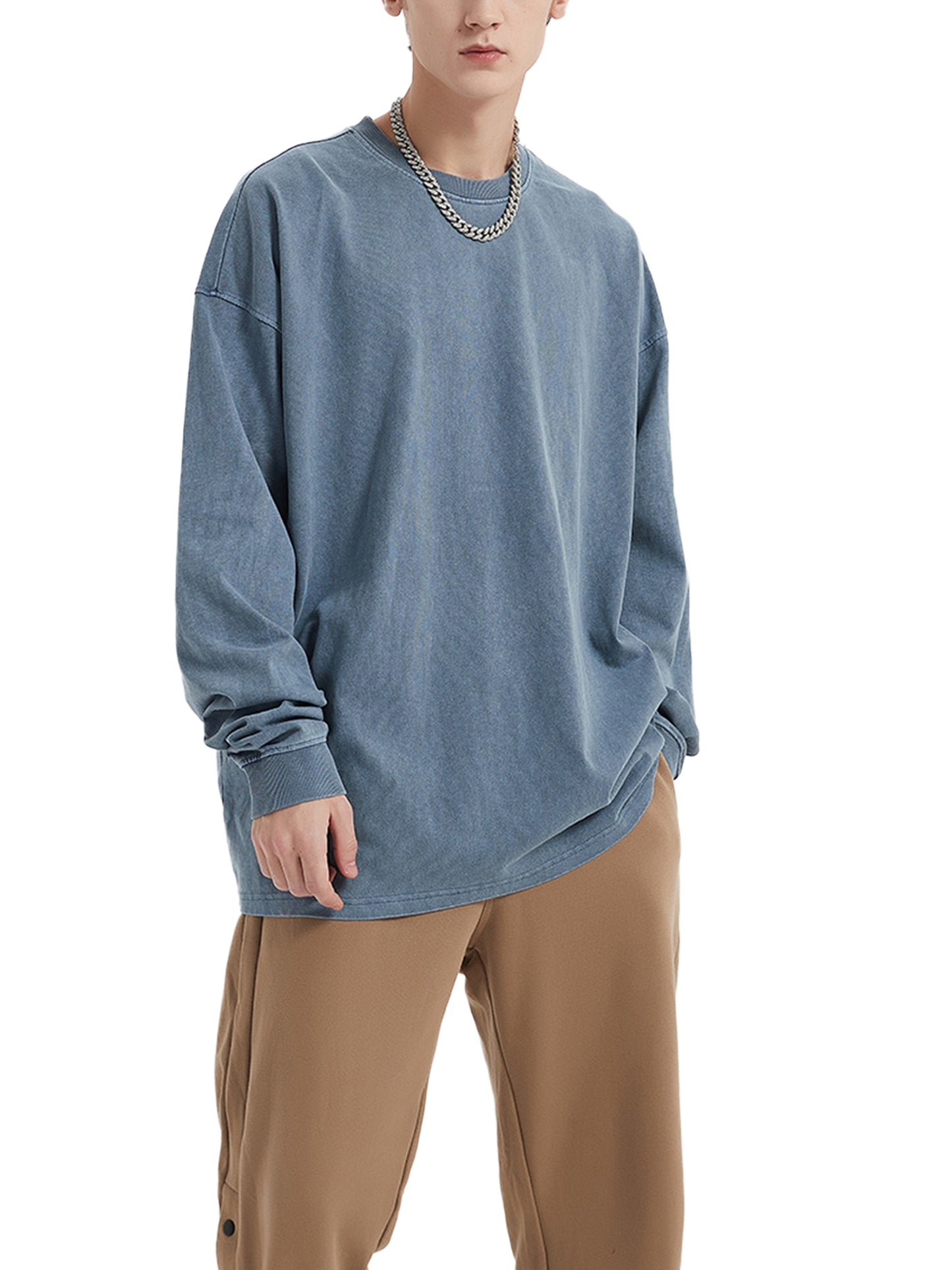 Model styling VÉRON Avenue Kléber premium long sleeve Paris streetwear 3