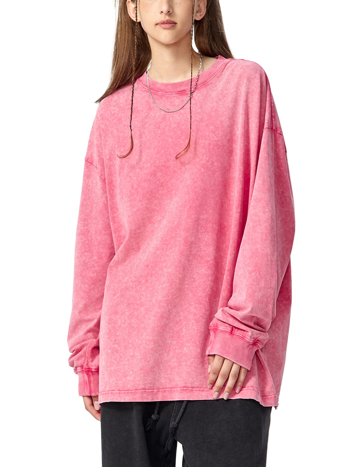 Model styling VÉRON Le Mirage vintage washed long sleeve shirt 5