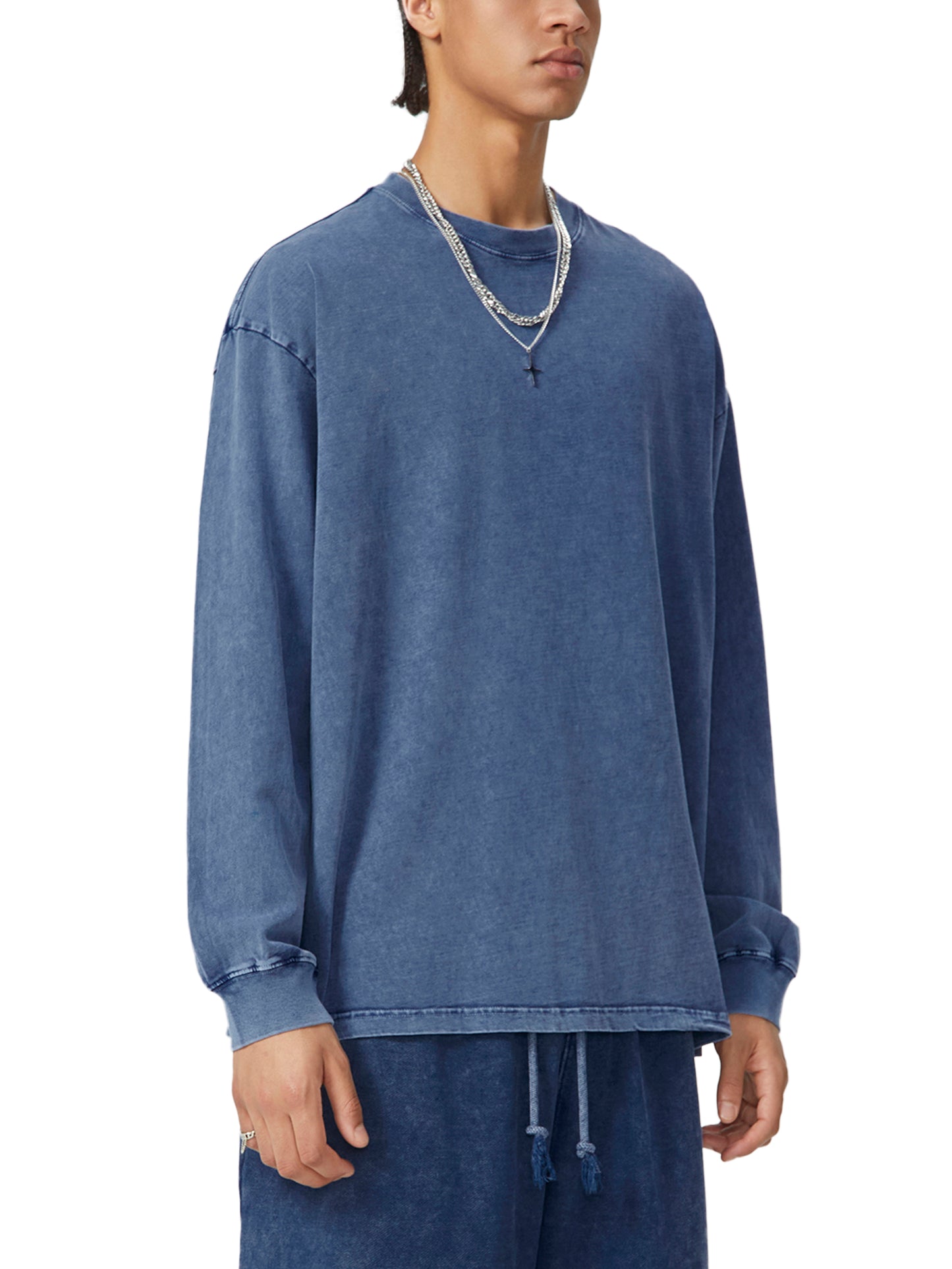 Model styling VÉRON Le Mirage vintage washed long sleeve shirt 2
