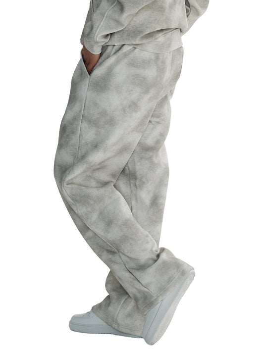 Model wearing VÉRON ICI C’EST PARIS sweatpants streetwear fit 1