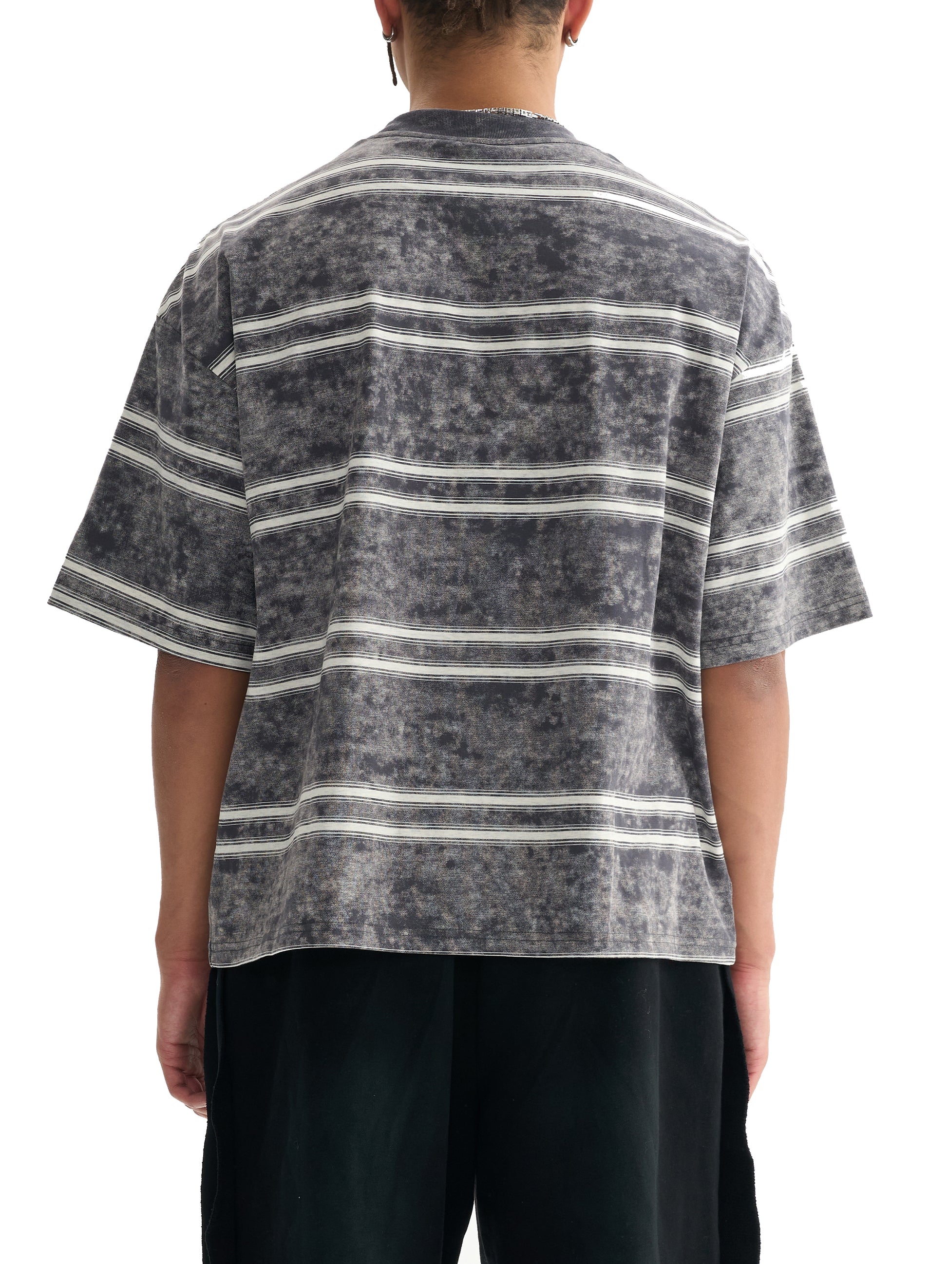 Model styling VÉRON Orchidée Noire premium tee in streetwear outfit 3