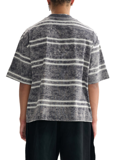 Model styling VÉRON Orchidée Noire premium tee in streetwear outfit 3