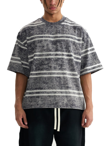 Model styling VÉRON Orchidée Noire premium tee in streetwear outfit