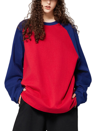 Model styling VÉRON La Fille long sleeve in casual urban outfit 1