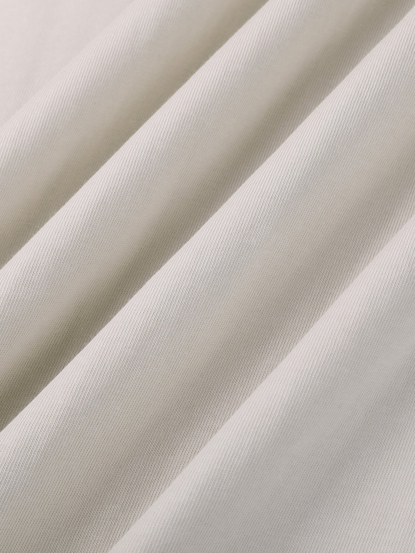 Close-up of VÉRON Lauriston premium shirt cotton fabric 5.

