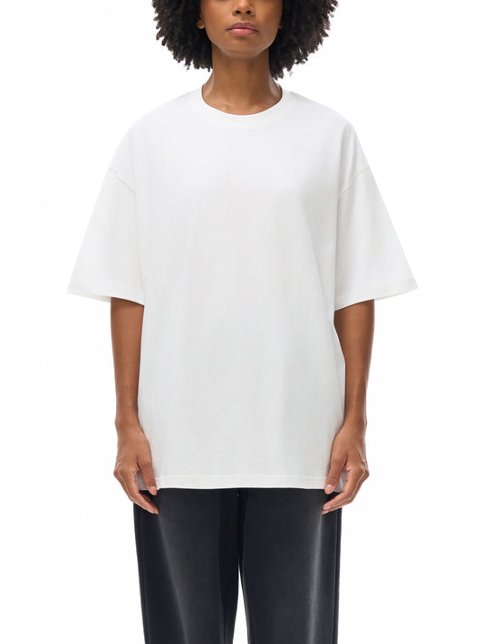 Model wearing VÉRON oversized Louvre-inspired T-shirt 1