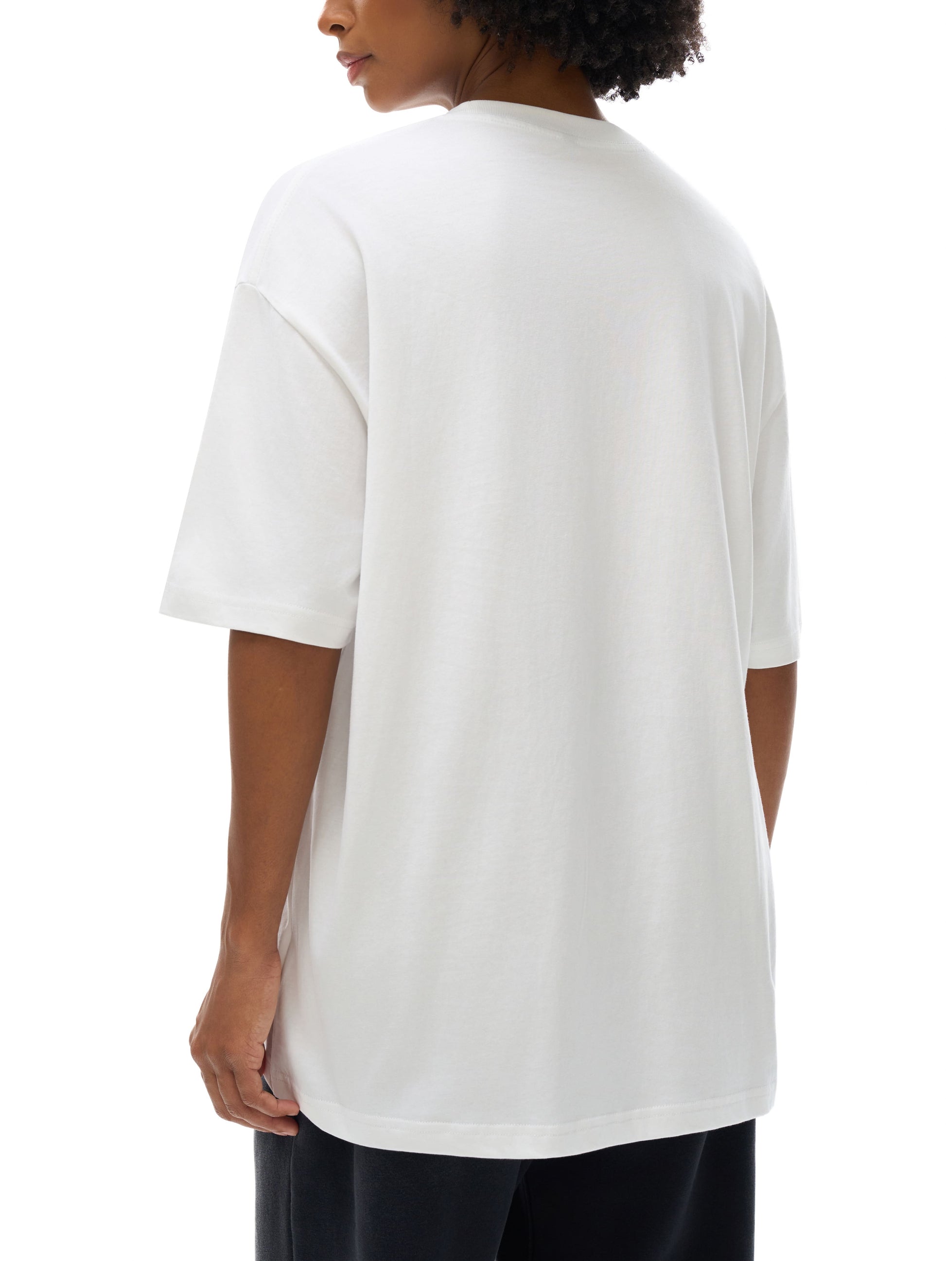 Model styling VÉRON Merci streetwear T-shirt 2
