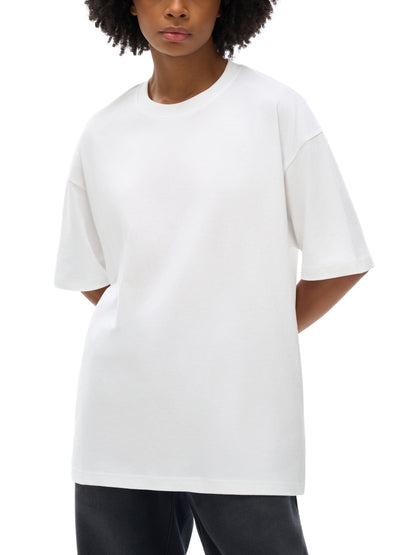 Female model styling VÉRON Portes de Lumière unisex graphic tee 1
