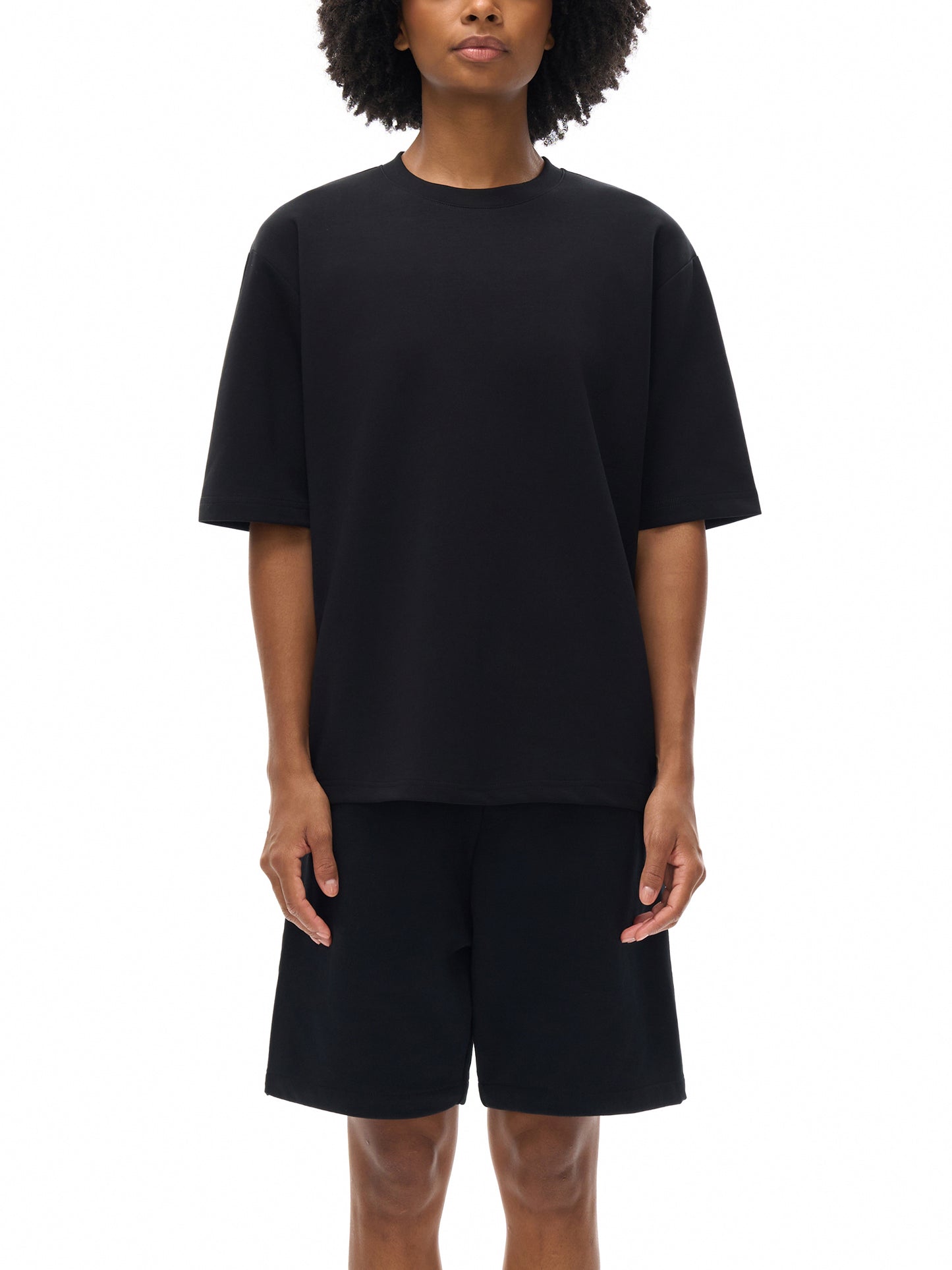 Close-up dragon design on VÉRON premium T-shirt 4