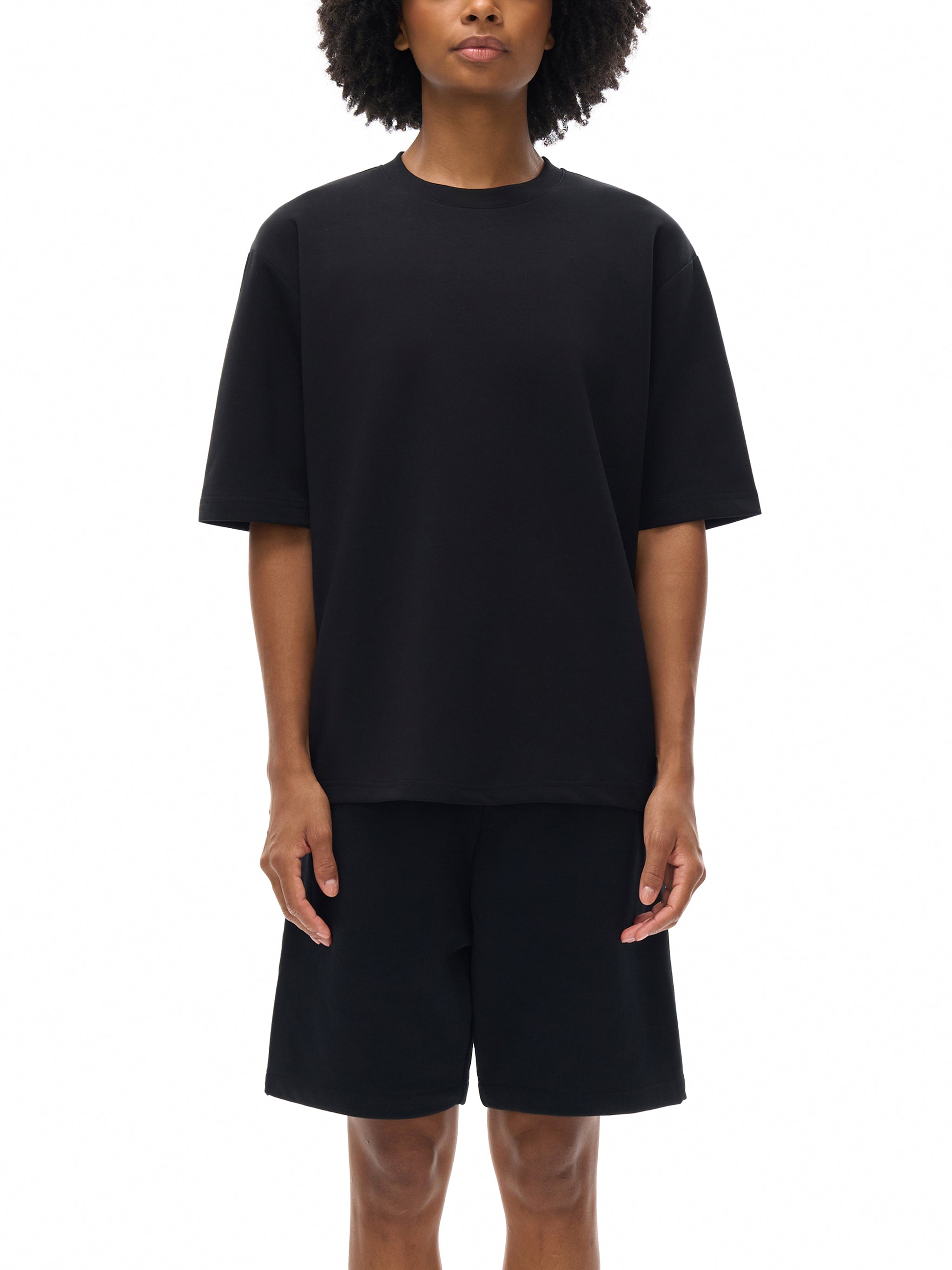 Close-up dragon design on VÉRON premium T-shirt 4