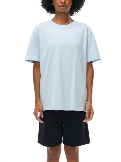 Model wearing VÉRON Paris-inspired streetwear T-shirt 1