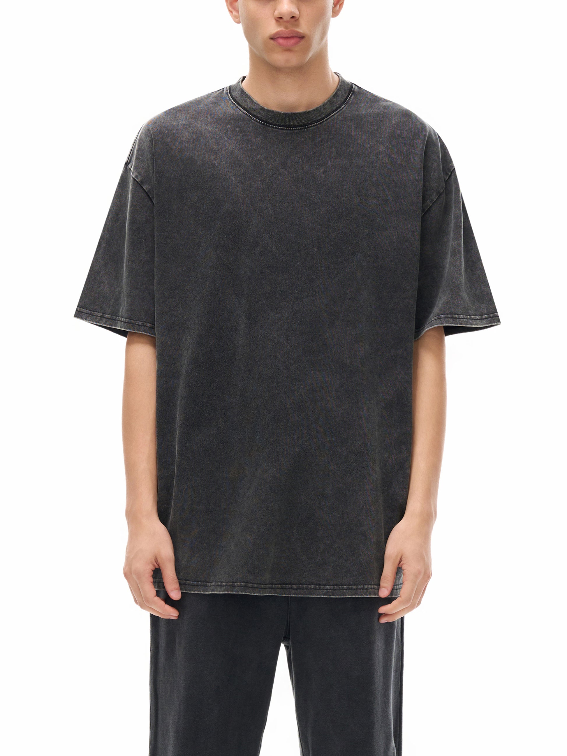 Model styling VÉRON Boulevard Malesherbes Paris streetwear tee 5