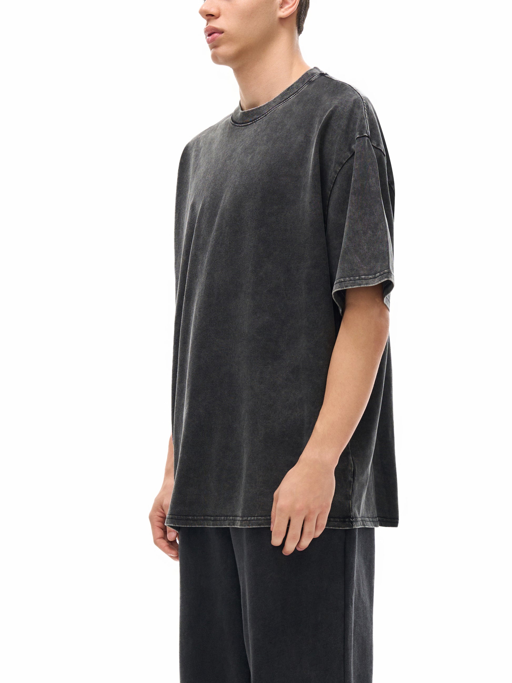 Model styling VÉRON Boulevard Malesherbes Paris streetwear tee 7