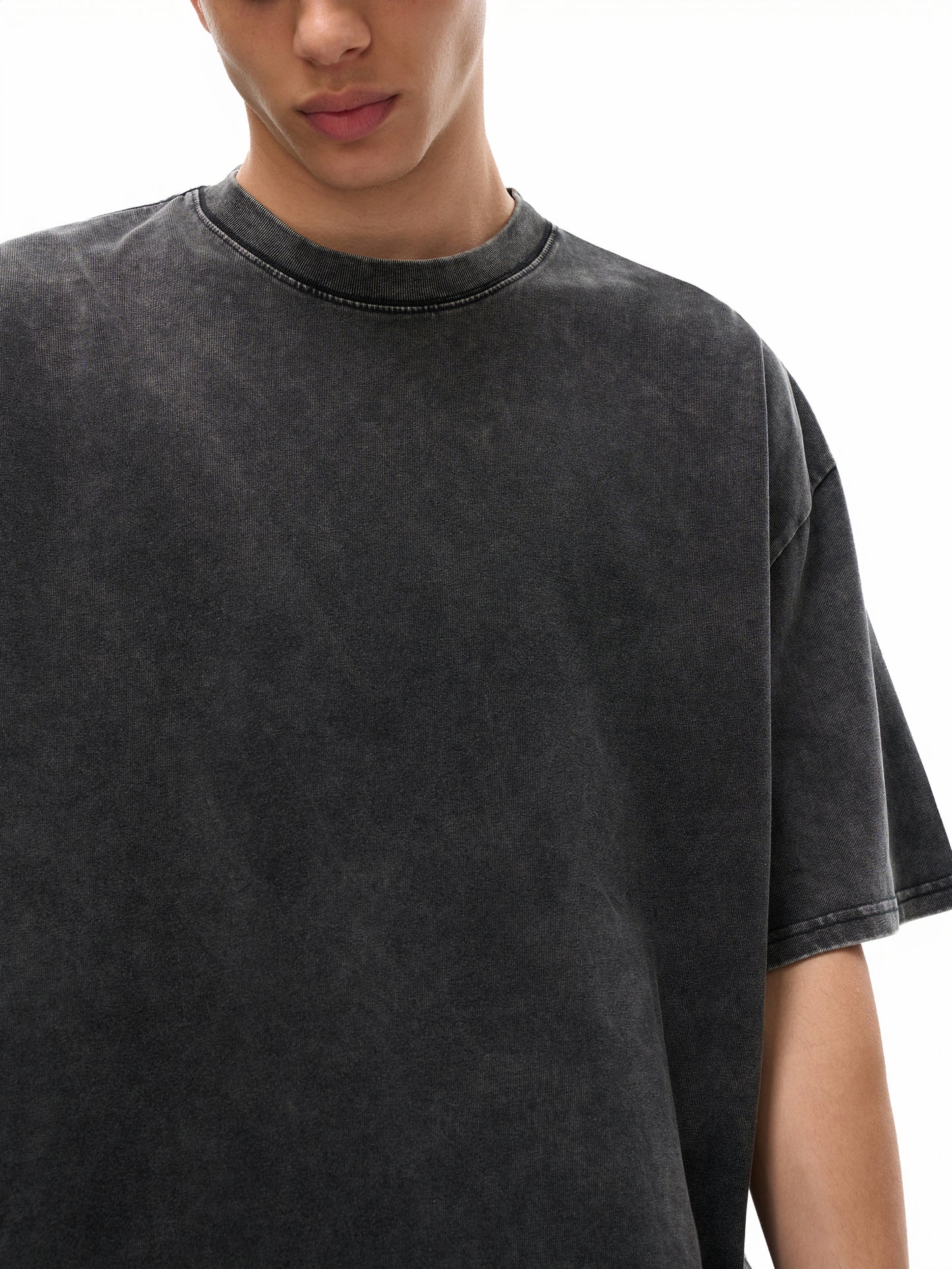 Model styling VÉRON Boulevard Malesherbes Paris streetwear tee 6