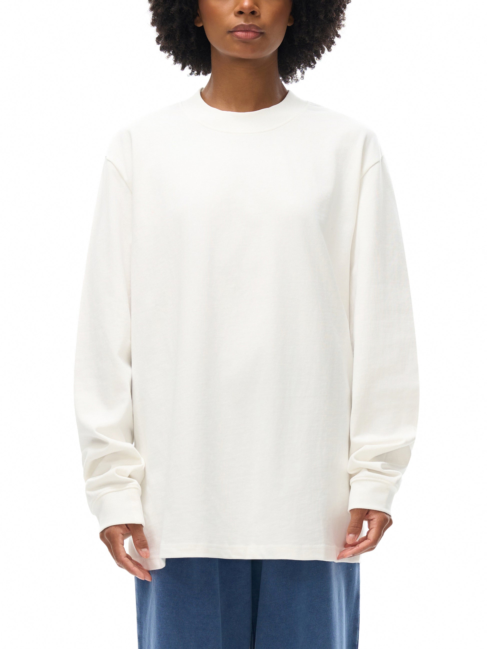 Model wearing VÉRON Boulevard Saint-Germain unisex shirt in streetwear outfit 3