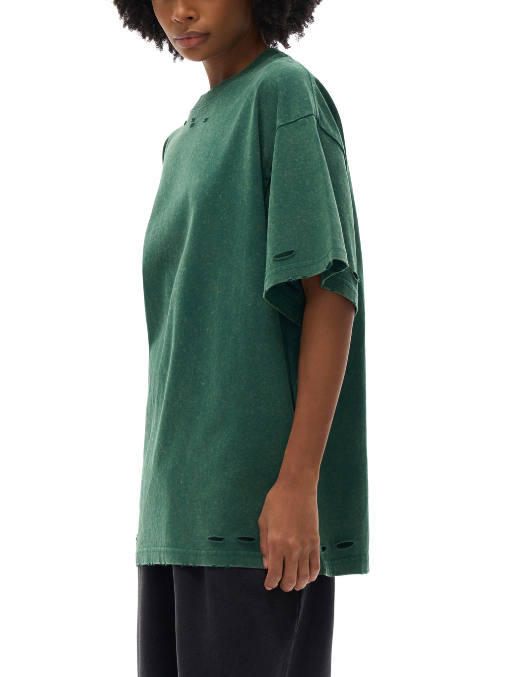 Model styling VÉRON Boulevard Saint-Jacques unisex T-shirt 7