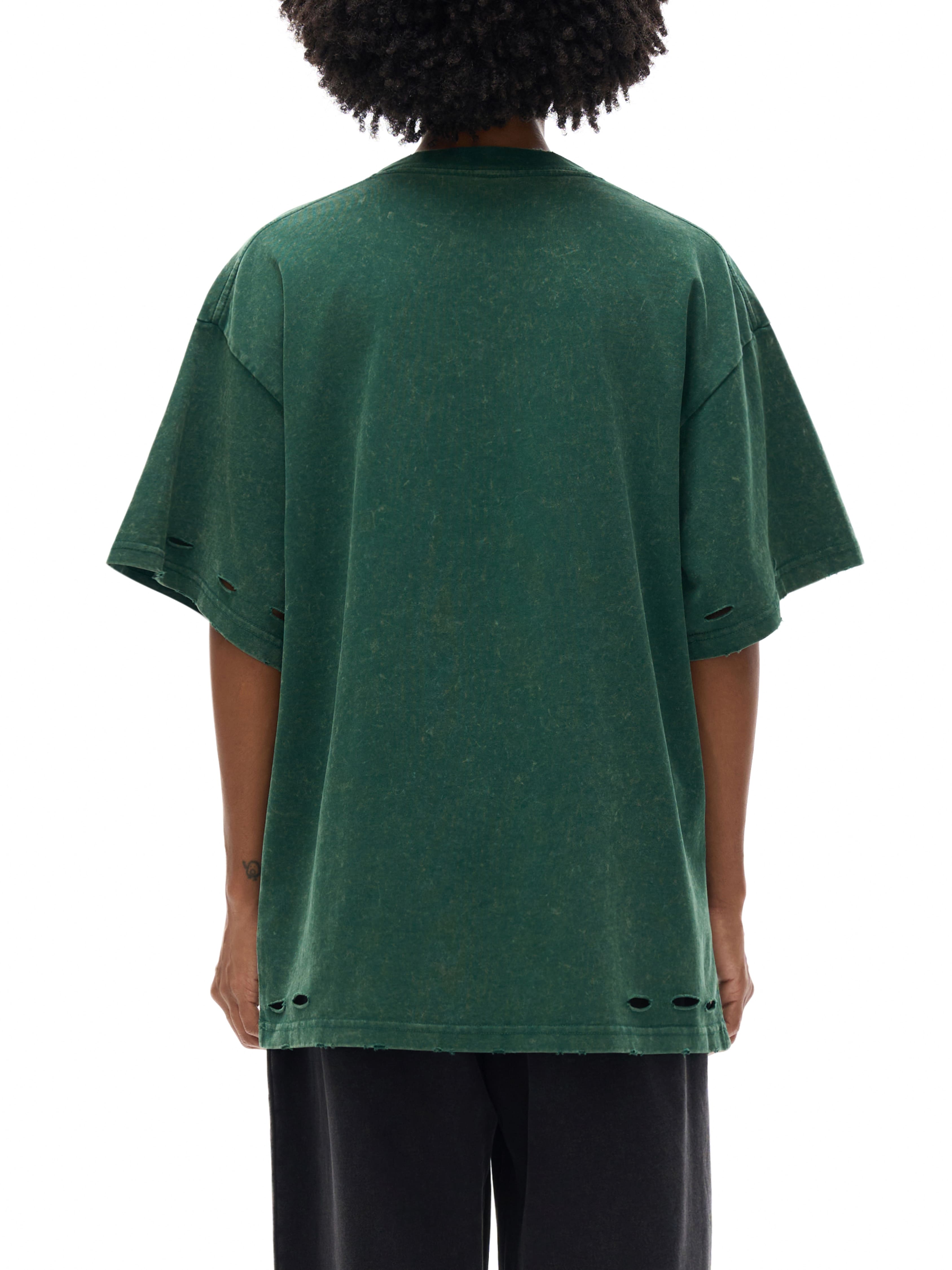 Model styling VÉRON Boulevard Saint-Jacques unisex T-shirt 8