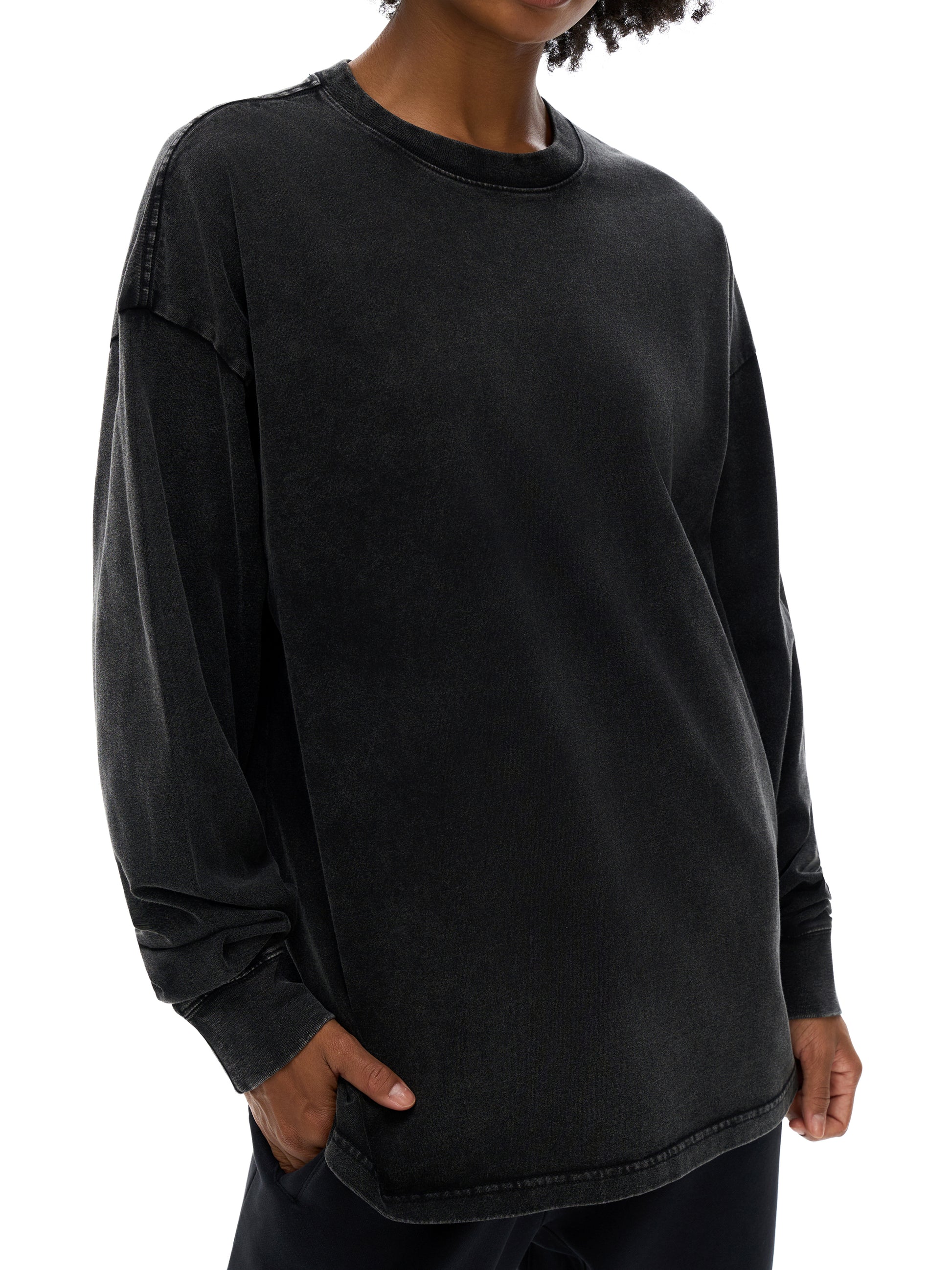 Model wearing VÉRON oversized streetwear shirt in Parisian style 6
