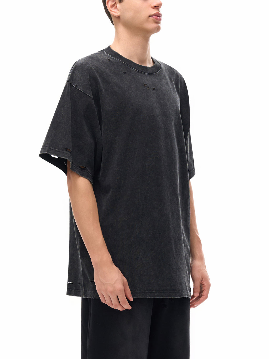 Model styling VÉRON Boulevard Saint-Jacques unisex T-shirt 4