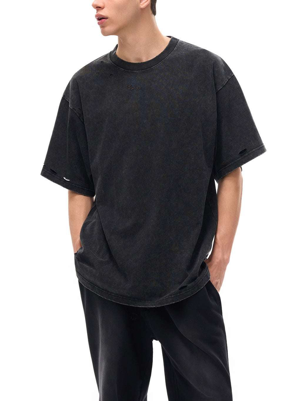 Model styling VÉRON Boulevard Saint-Jacques unisex T-shirt 1