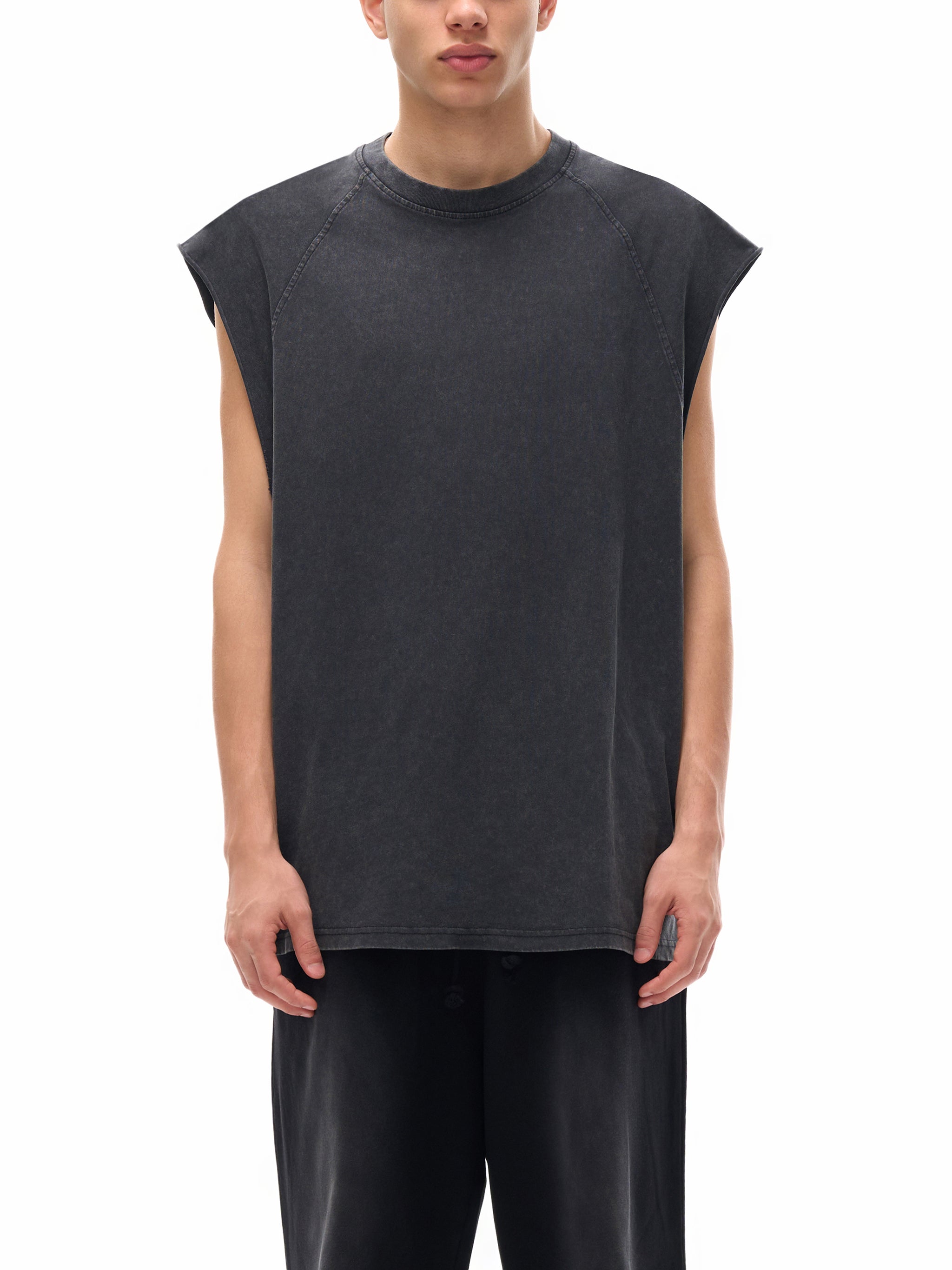 Model wearing VÉRON premium vintage washed tank top 1