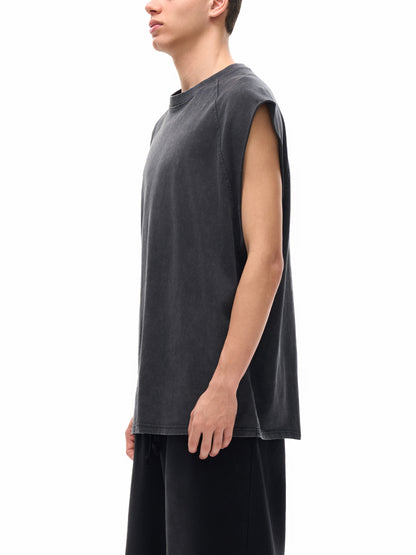 Model wearing VÉRON premium vintage washed tank top 3