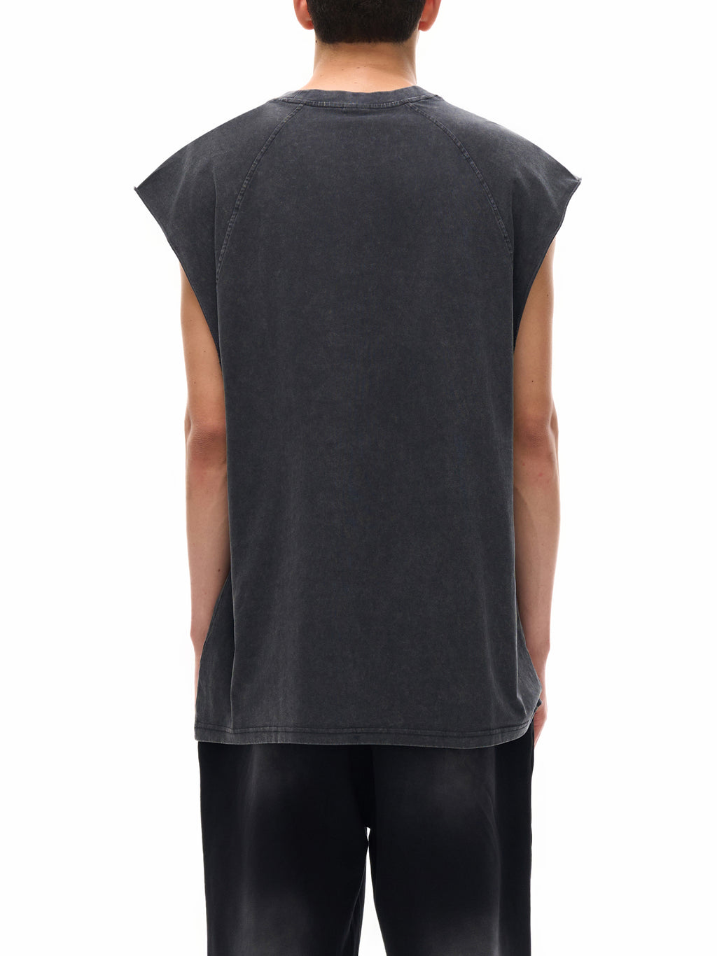 Model wearing VÉRON premium vintage washed tank top 2