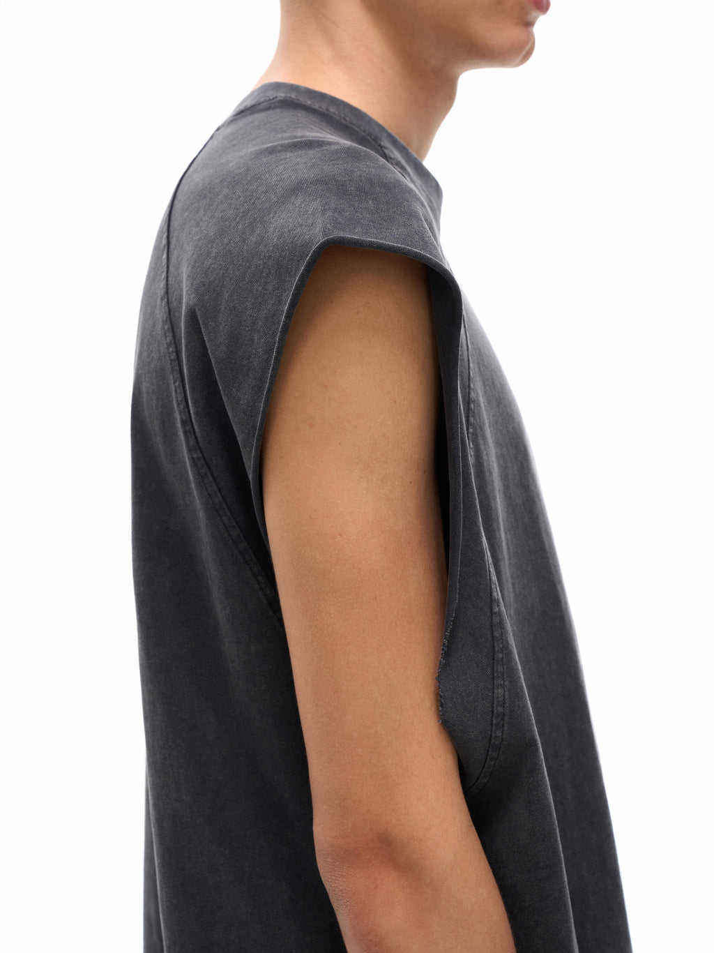 Model wearing VÉRON premium vintage washed tank top 4