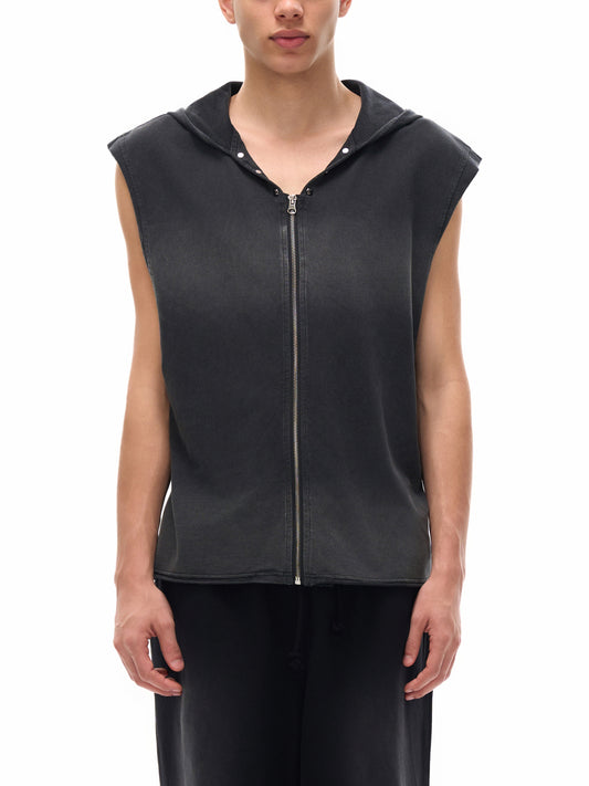 Model styling VÉRON Boulevard de Minuit vintage streetwear tank