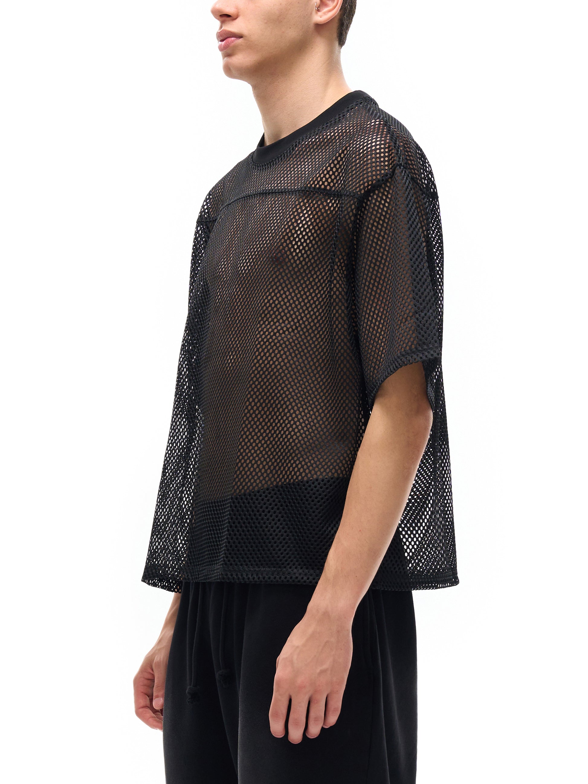 Model styling VÉRON Avenue des Tilleuls unisex designer T-shirt 2