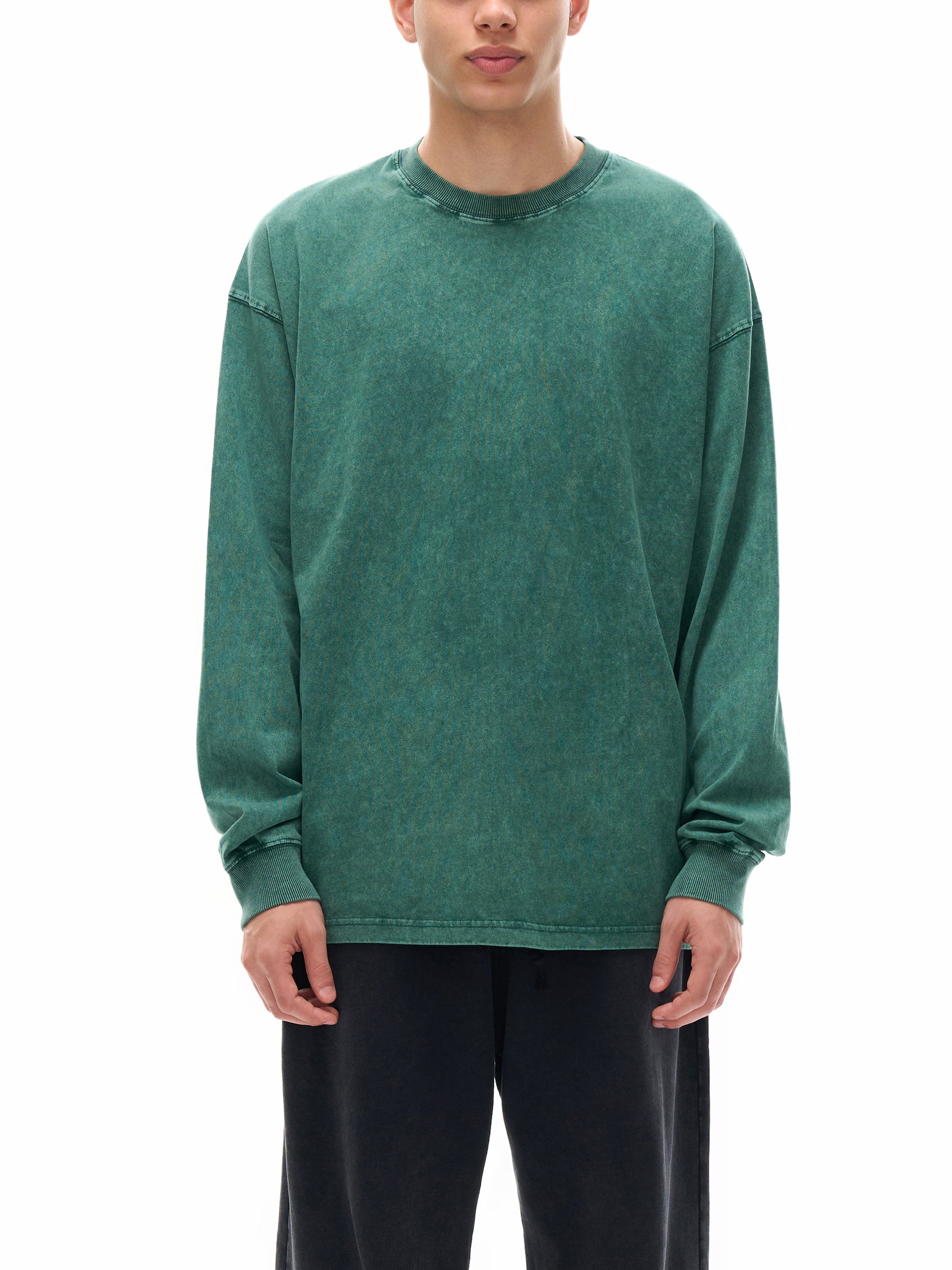 Model wearing VÉRON oversized streetwear shirt in Parisian style 2