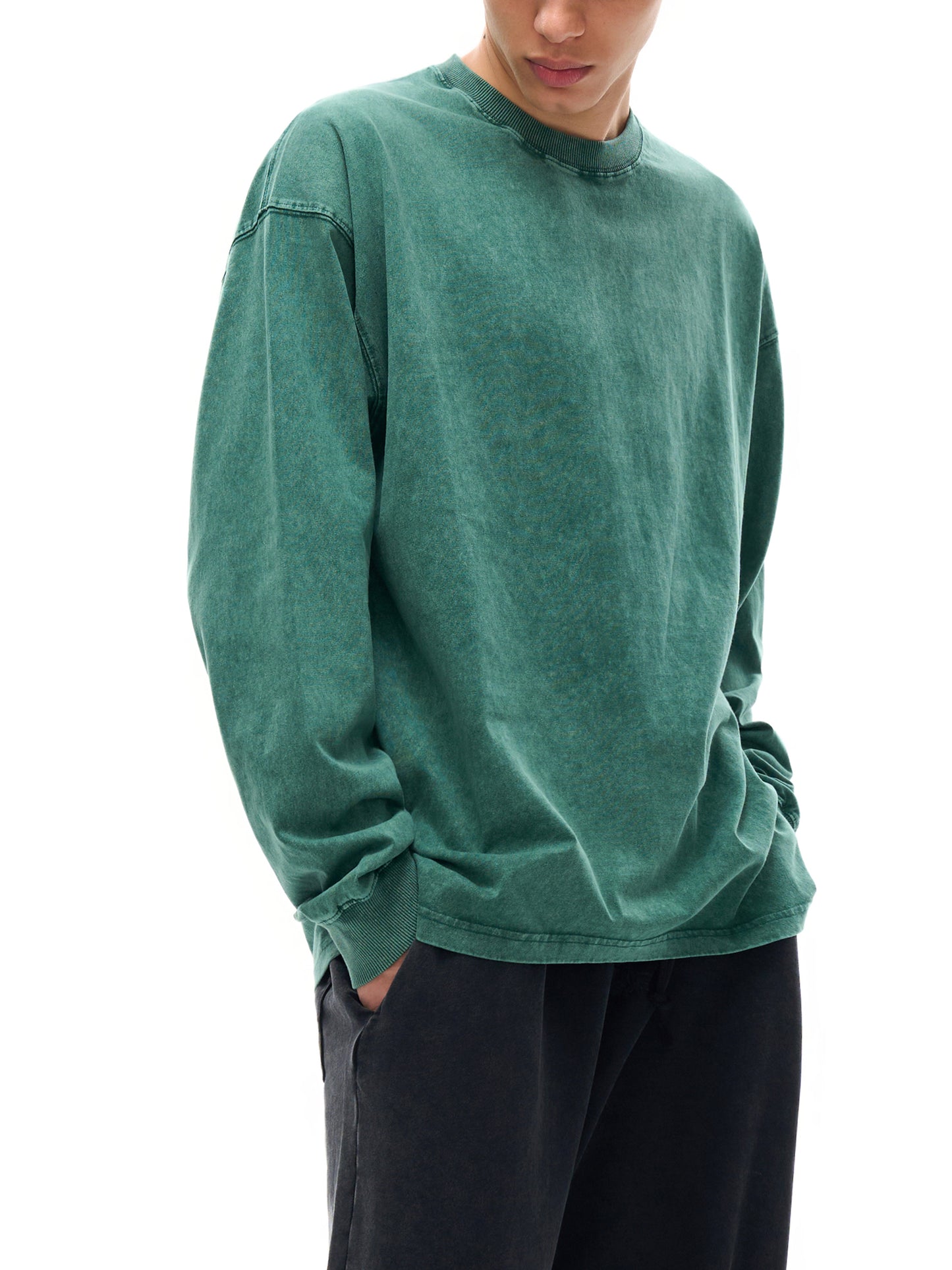 Model wearing VÉRON oversized streetwear shirt in Parisian style 3