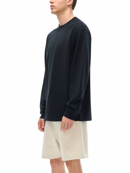 Model styling VÉRON Quai d’Orsay long sleeve with streetwear look 4