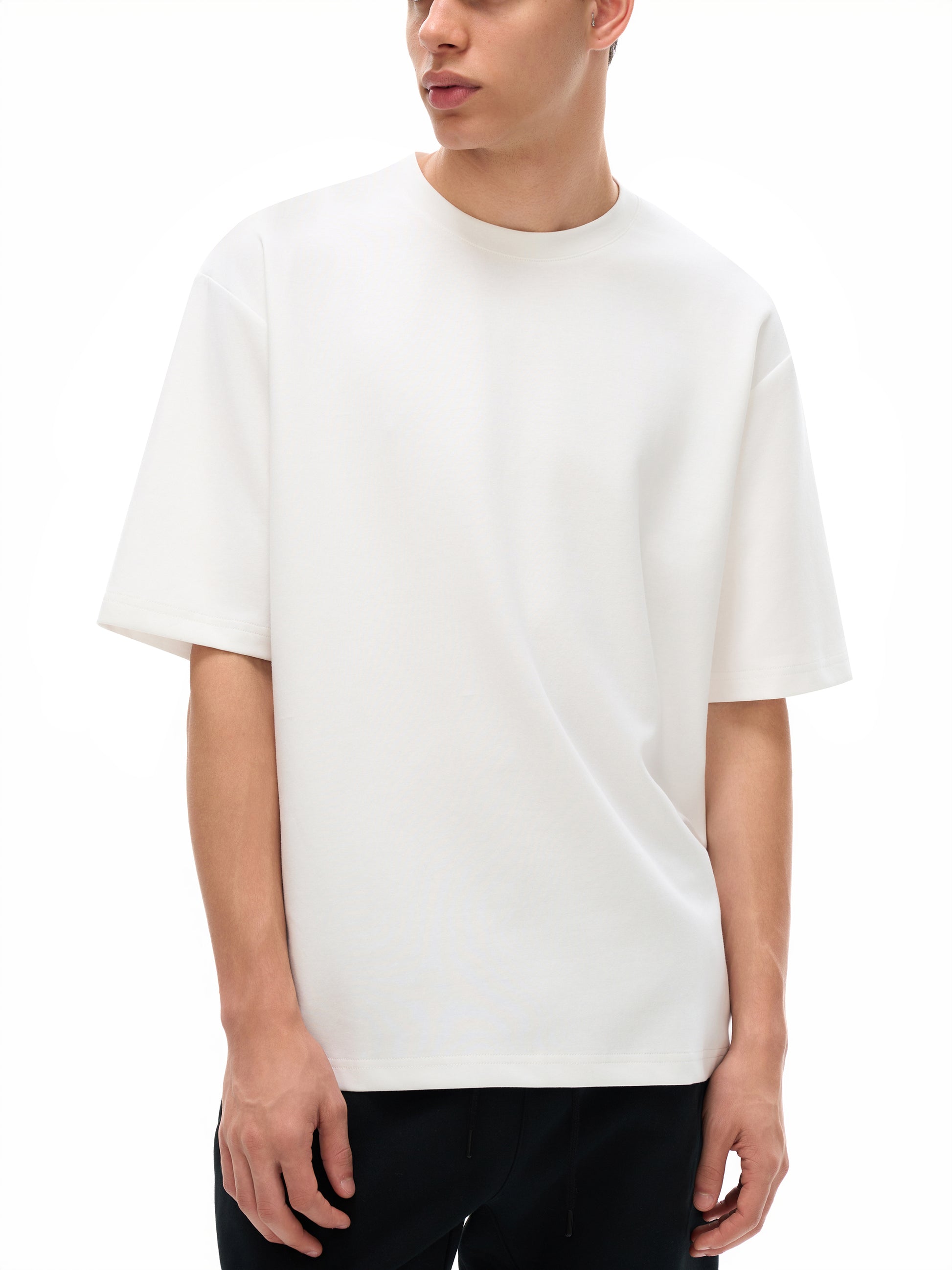 Close-up dragon design on VÉRON premium T-shirt 2