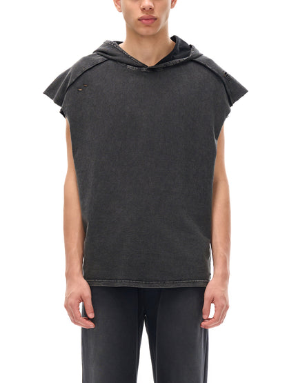 Model styling VÉRON Boulevard des Grâces hoodie tank top