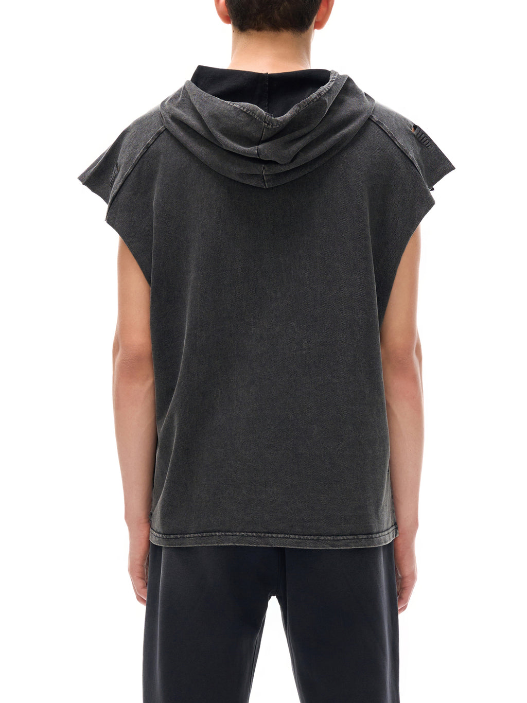 Model styling VÉRON Boulevard des Grâces hoodie tank top 3