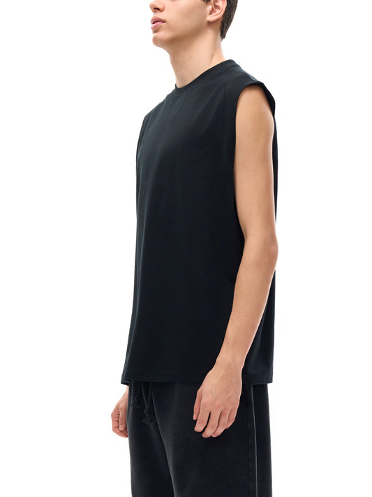 Model styling VÉRON unisex Cristal tank top in urban setting 1