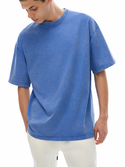 Model wearing VÉRON Rue du Savoir oversized streetwear 1
