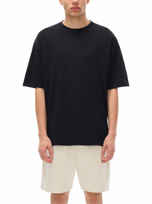 Model styling VÉRON Le Monastère unisex T-shirt with streetwear fit 1
