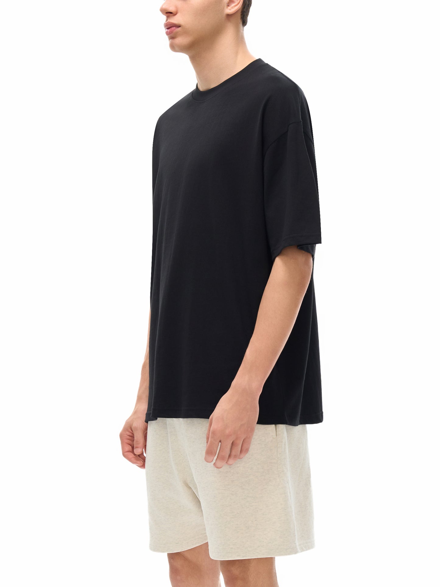 Model styling VÉRON Le Monastère unisex T-shirt with streetwear fit 3