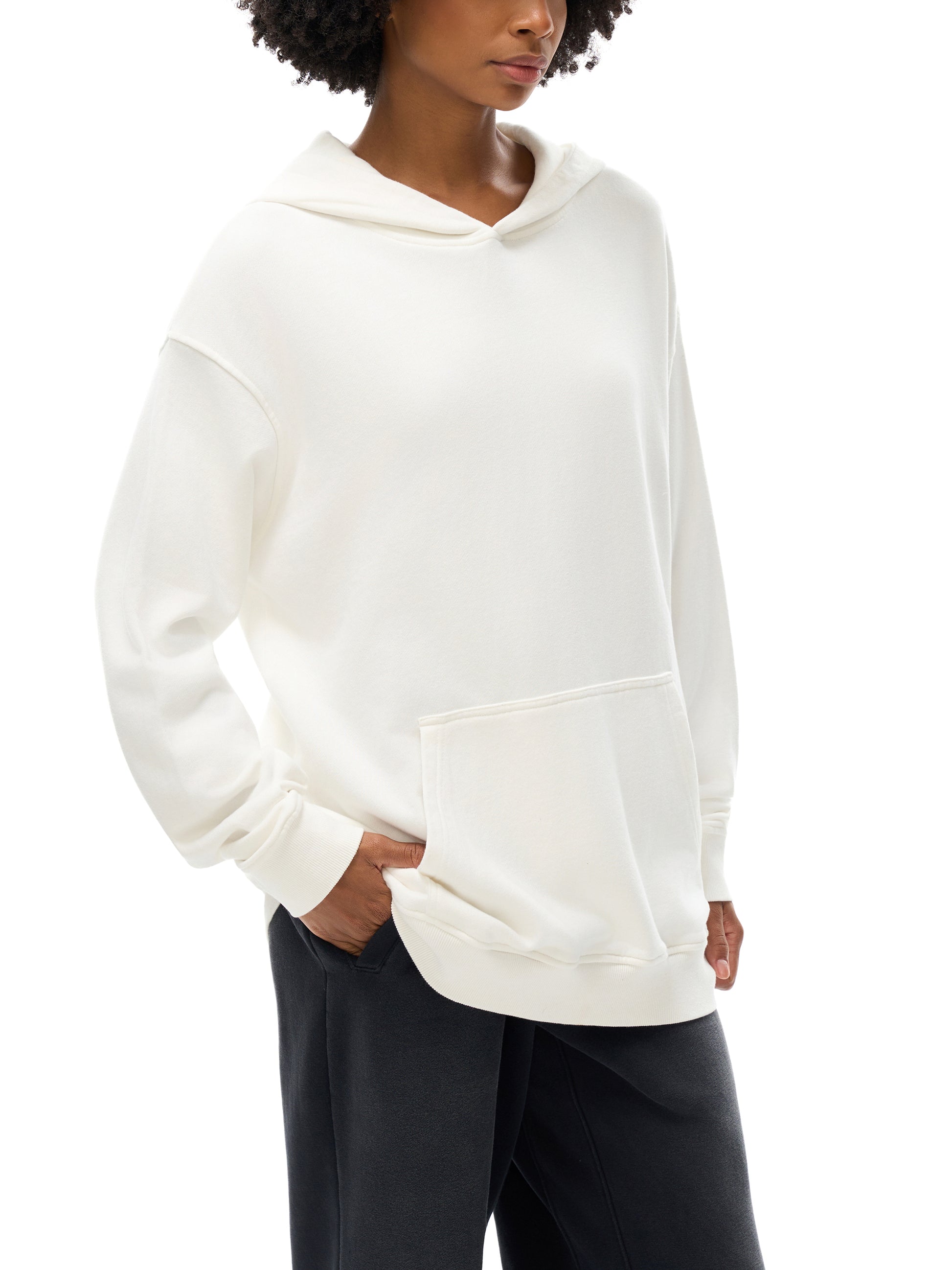 Model wearing VÉRON oversized Paris hoodie in streetwear style 1